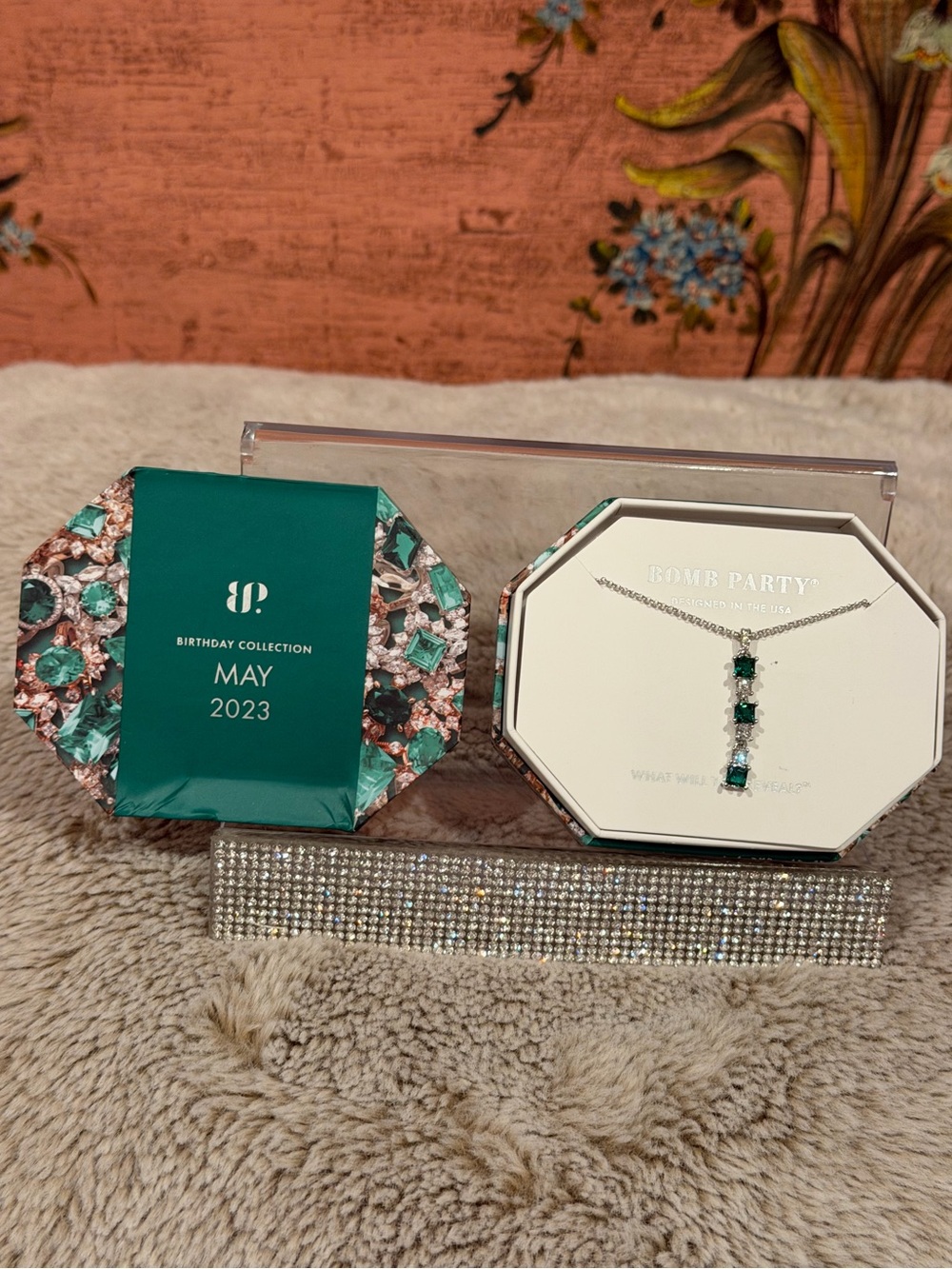 Bomb Party Drops of Shimmer Emerald Green Vertical Bar Necklace